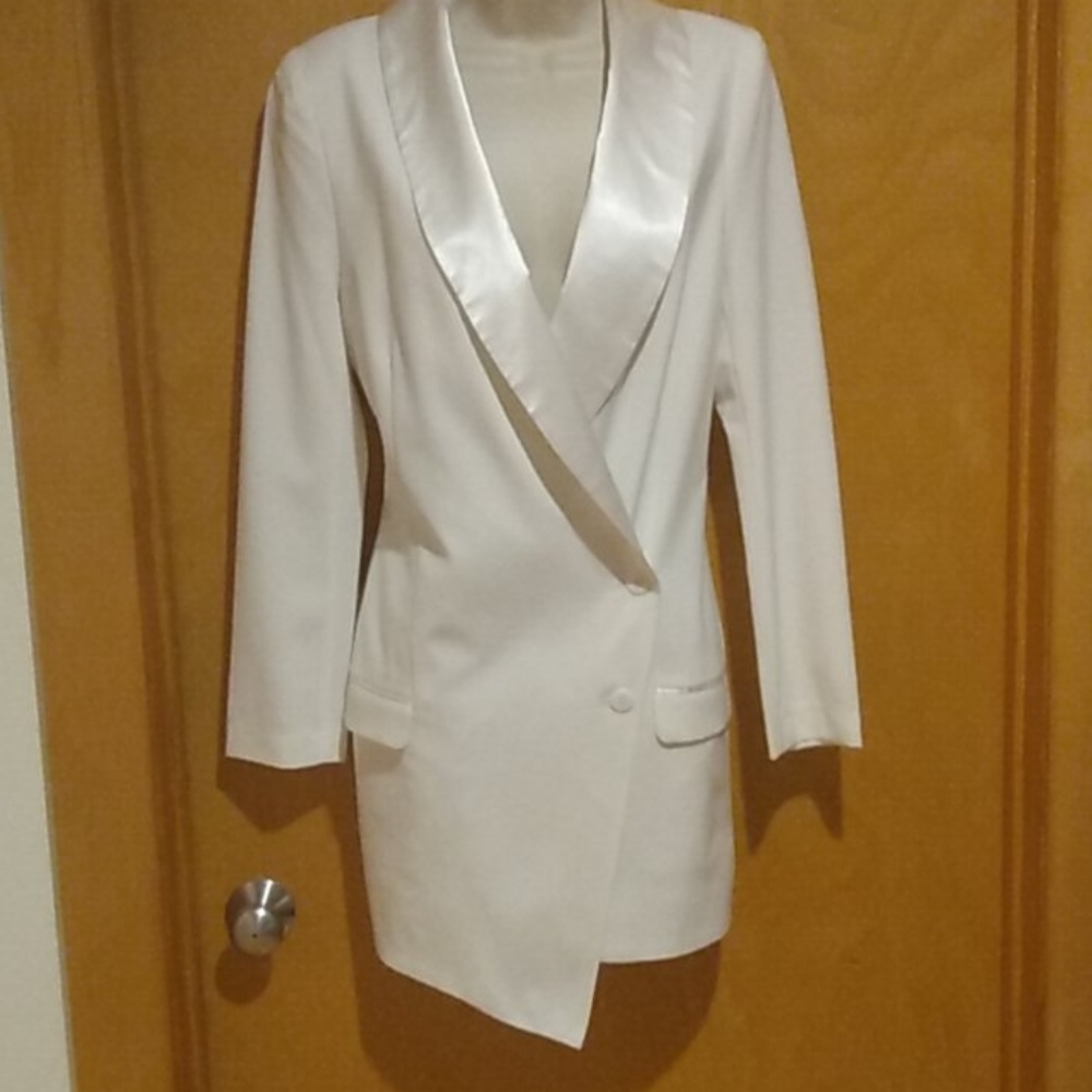 Venus size 6 tuxedo dress never worn